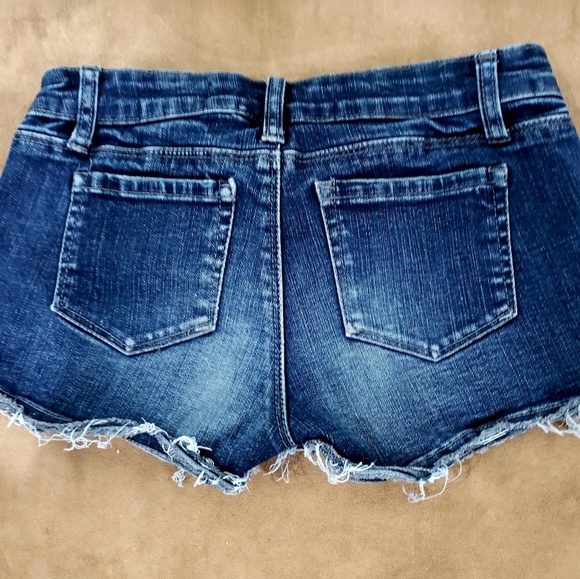 Shorts - Picture 3 of 4